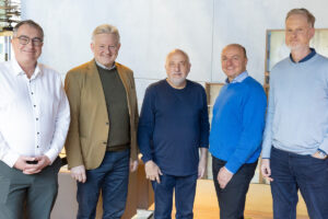 Die Jury: (v. l.): Frank Tschoner (Tiroler Tageszeitung), Dir. Ing. Christian Margreiter BEd (Tiroler Fachberufsschule für Holztechnik), Juryvorsitzender Arch. DI Wolfgang Pöschl (Tatanka Architekten), Ludwig Weichinger-Hieden (Bundeslehrlingswart) und René Marschall (marschall designlab)