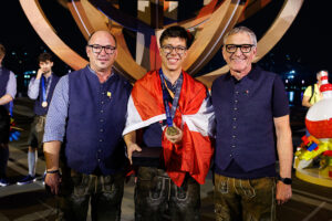 Junger österreichischer Tischler mit Medaille bei WorldSkills 2026.
